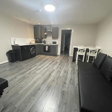 Hosted By Ryan - 2 Bedroom Apartment Liverpool Exterior foto